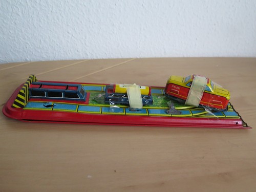 Lok mit anhänger auf schiene - lok,