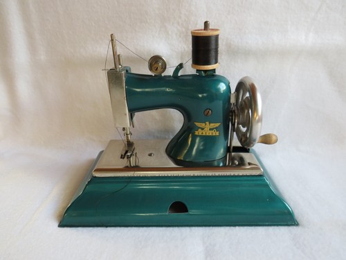Alte kindernähmaschine aus - alte,